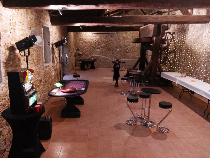 Salle de réception exterieure de mariage dans le beaujolais, L’Auvent du château de Janzé